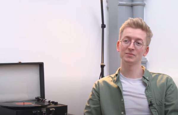 Video over Daniel die DBS als vrij direct omschrijft